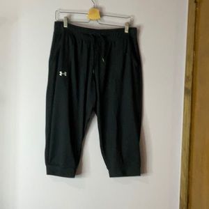 UnderArmour Black capri Sweats size L